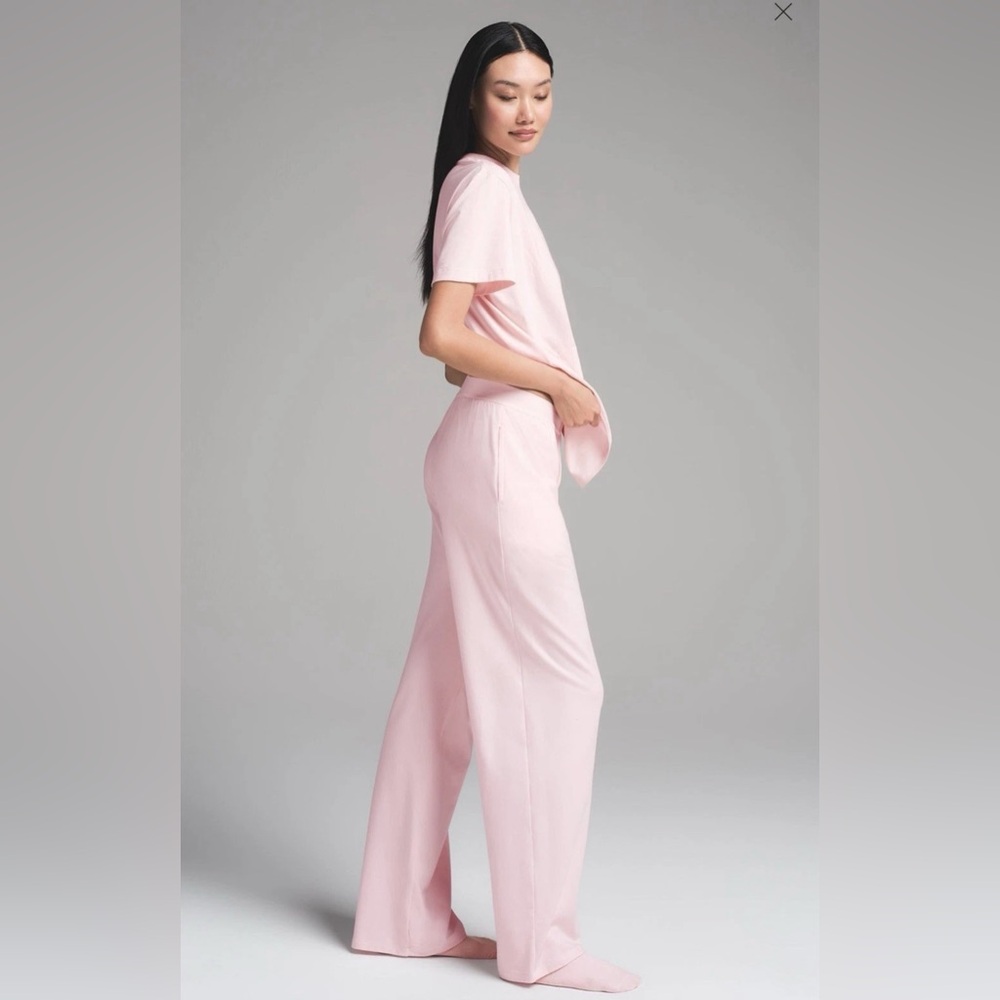 Skims NWT boyfriend loose pant size medium color barely pink